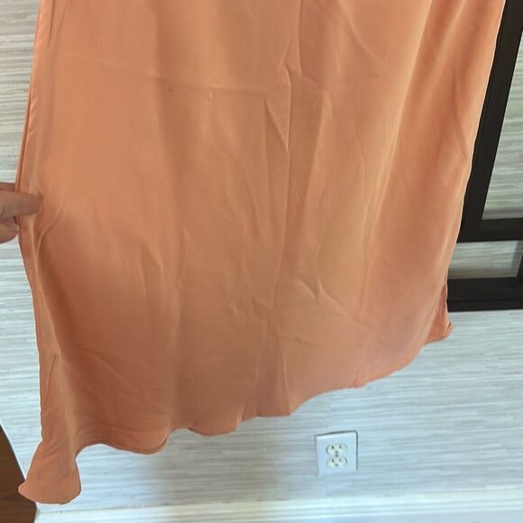 Anthropologie peach silky straight skirt size M - Picture 3 of 4